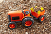 Слика на Портокалов трактор со приколка - Green Toys