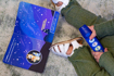 Слика на Bluey - Oooh, Shiny! A Bluey Flashlight Toy Adventure Sound Book